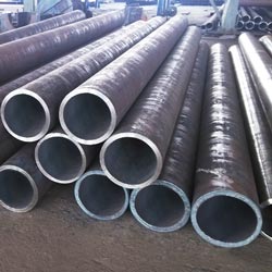 Seamless steel pipe for fluid transport